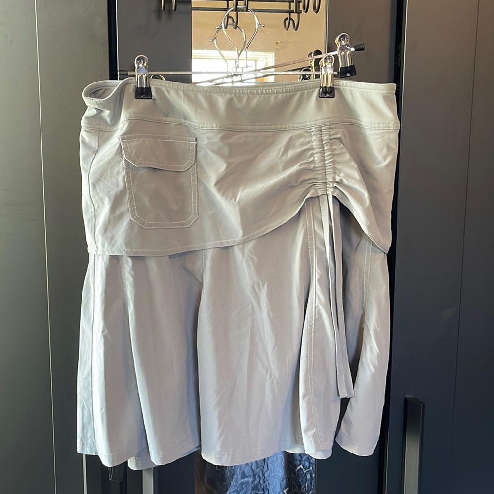 Athleta Wherever skort size 12 beige/gray/slate